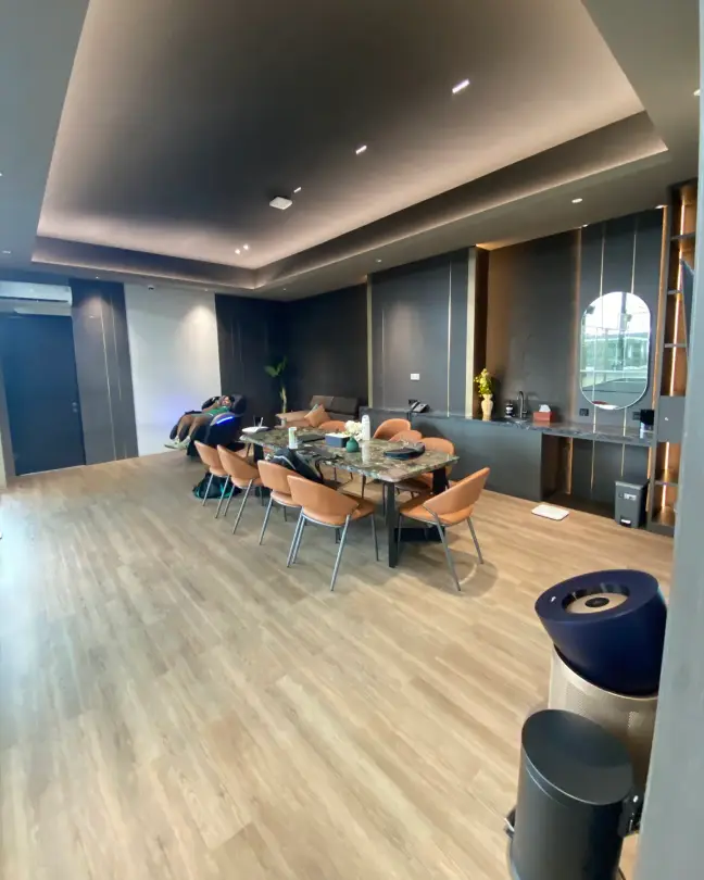 Another VIP lounge